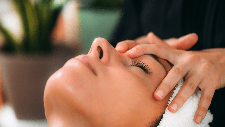 Tecnicas del masaje facial