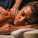 Mujer recibiendo Masaje relajante en Medellin